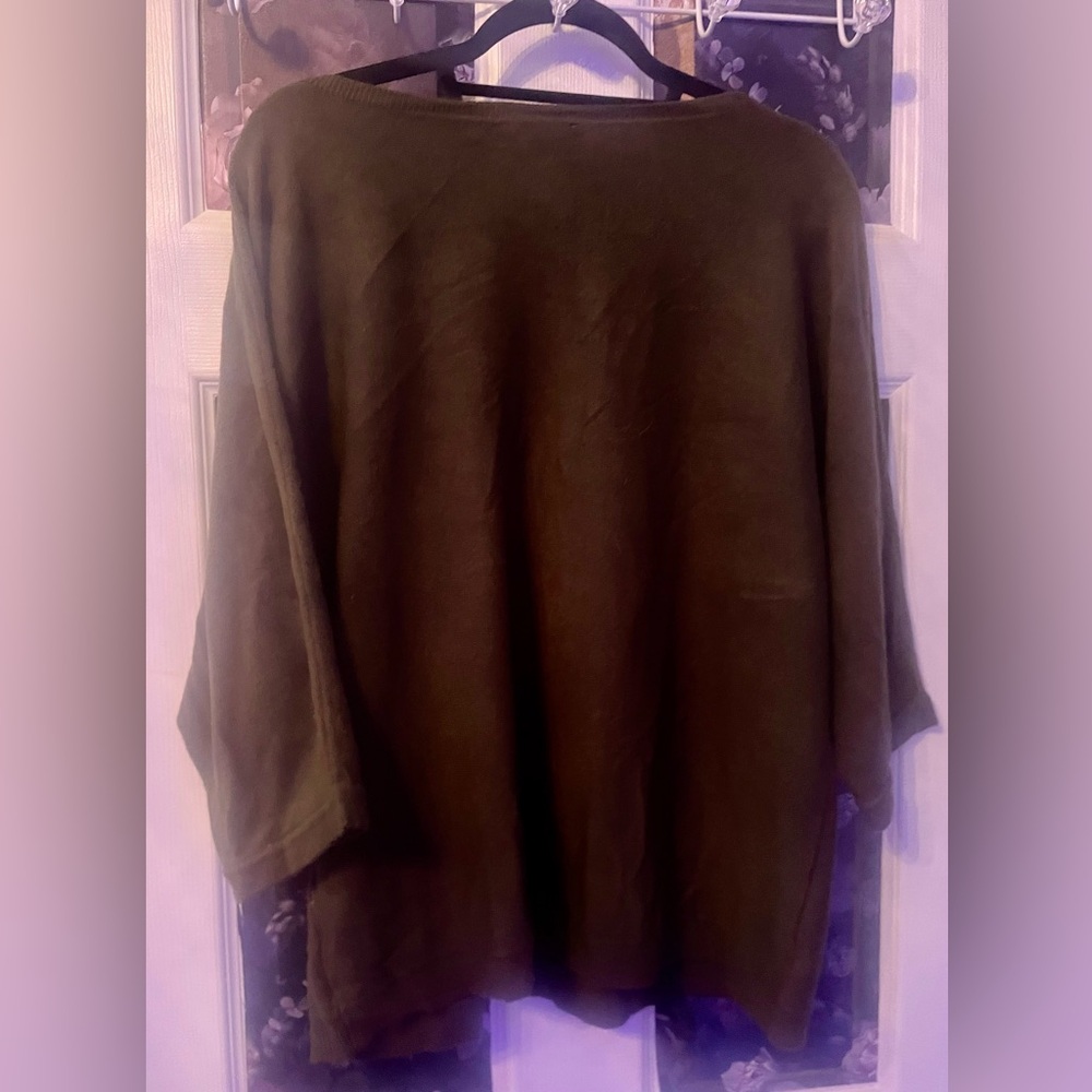 New York & Company olive green 3/4 sleeve sweater.